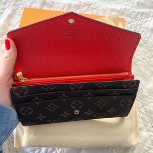 BRAND NEW : Louis Vuitton Sarah Wallet